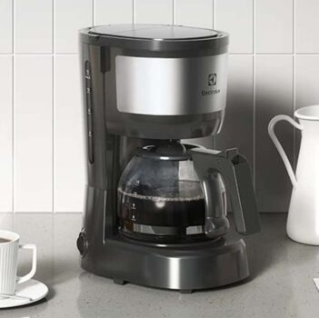 Cafeteira Elétrica Electrolux inox filtro permanente removível corta pingos 600ml 15 xicaras função manter aquecido ECM10 220v