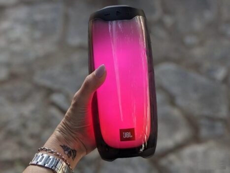 Caixa de Som Portátil JBL Pulse 4 Com Luzes A Prova D`Agua