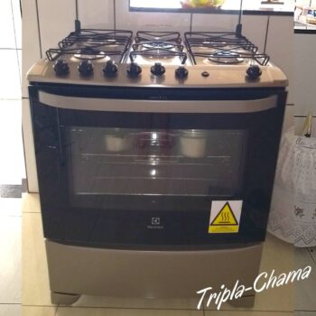 Fogão 5 Bocas Electrolux Prata Automático com Tripla Chama e Forno Easy to Clean (76USQ) - Bivolt