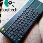 Teclado sem fio Logitech K400 Plus TV com Controle Easy Media e Touchpad Integrado, Conexão USB Unifying e Layout ABNT2