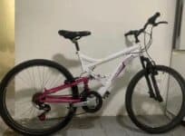 Bicicleta Aro 26 Houston Vivid 21 Marchas e Suspensão Dupla - Branco/Rosa