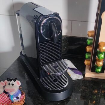 Nespresso CitiZ Preta, Cafeteira - 110V D113