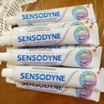 Sensodyne Creme Dental Proteção Completa para Dentes Sensiveis com Ação de Limpeza Profunda e Branqueamento, 90g