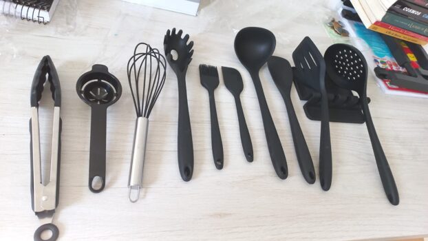 Conjunto de utensílios de cozinha de silicone com 11 peças, resistente ao calor, espátula, colher, escova, batedor. Conjunto de utensílios de cozinha para panelas antiaderentes (sem BPA) (Preto)