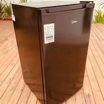 Frigobar Black Edition Preto 67 Litros Midea