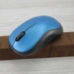 Mouse sem fio Logitech M185 com Design Ambidestro Compacto, Conexão USB e Pilha Inclusa - Azul