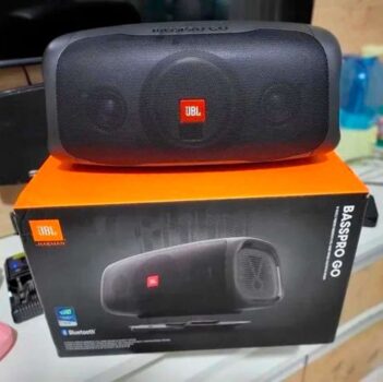 Caixa de Som JBL BassPro Go + Carregador - Harman