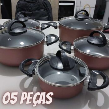 Jogo de Caçarolas 05 Peças Rosé com Tampa de Vidro e Utensílios