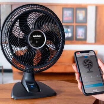 Ventilador de mesa Arno VDBT preto com 6 pás de polipropileno, 40 cm de diâmetro 127 V