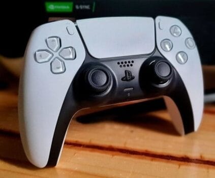 Controle joystick sem fio Sony PlayStation DualSense CFI-ZCT1W white e black