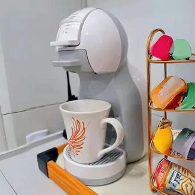 Cafeteira portátil Nescafé Dolce Gusto Arno Mini Me automática branca para cápsulas monodose 220V