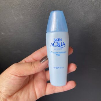 SKIN AQUA Super Moisture Milk 40g - Protetor Solar Facial sem cor FPS50 com Ácido Hialurônico e Textura Leve