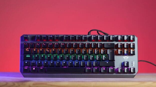 Teclado Mecânico Gamer Trust GXT 834 Callaz, Rainbow, Switch Outemu Red, TKL, USB, ABNT 2, Preto - 24623