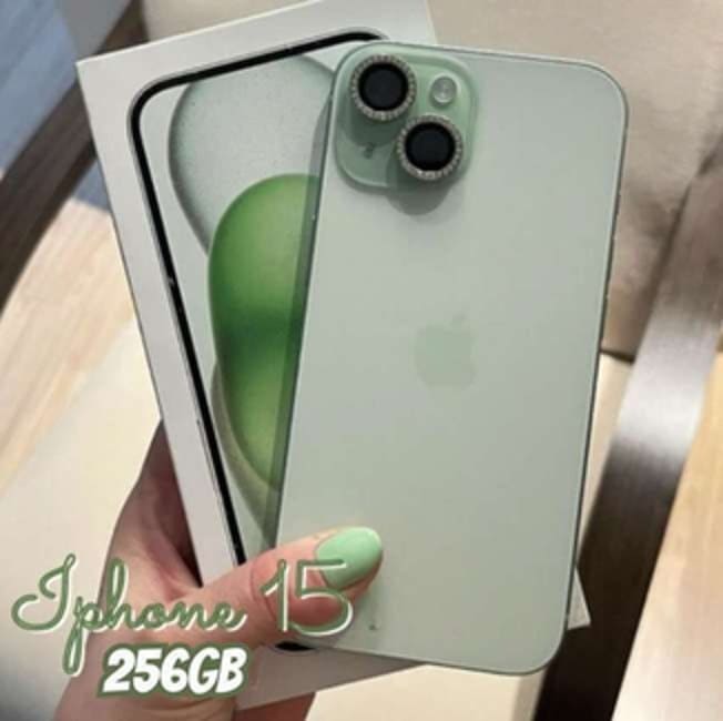 Apple iPhone 15 (256 GB)