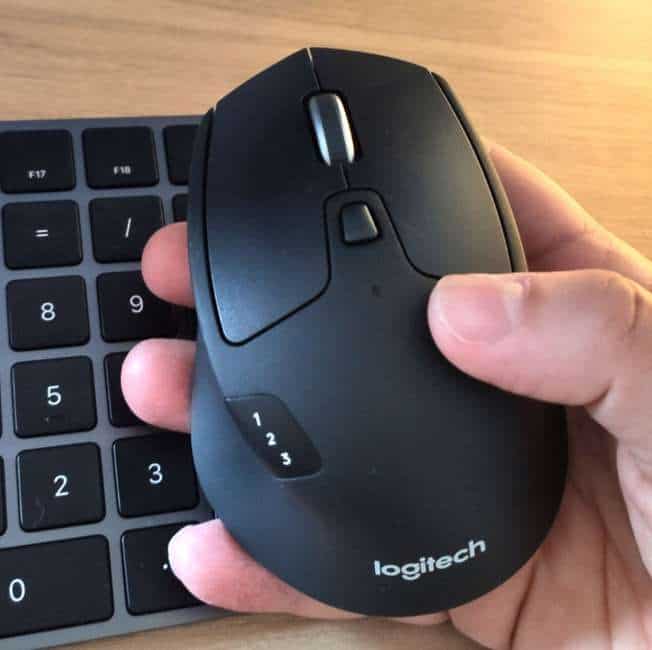 Mouse sem fio Logitech M720 Triathlon com Conexão USB Unifying ou Bluetooth com Easy-Switch para até 3 Dispositivos, 1000 DPI, 6 Botões Programáveis e Pilha Inclusa