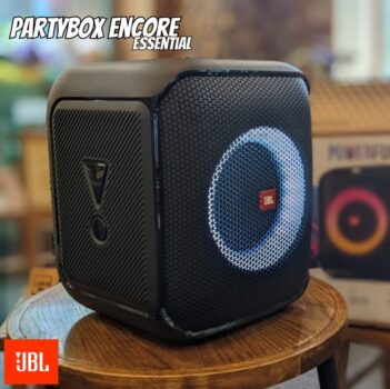 Caixa De Som Bluetooth Jbl Partybox Encore Essential Origina Cor Preto 110V/220V