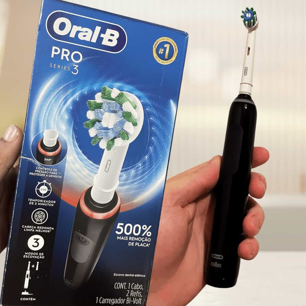 Oral-B PRO Series 3 Escova de dentes elétrica com cabo recarregável, sensor de pressão, timer, 3 modos de escovação e 2 cabeças.​