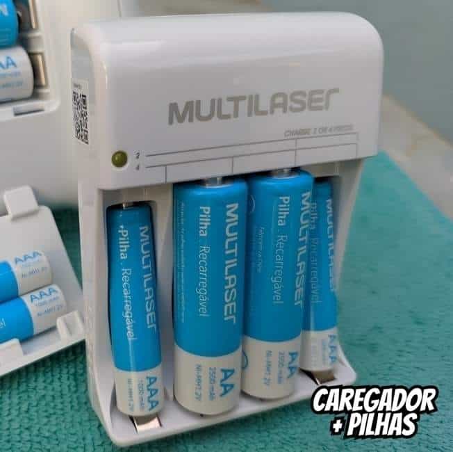 Carregador de Pilhas Multilaser AA e AAA - com 2 Pilhas AA e 2 Pilhas AAA CB045