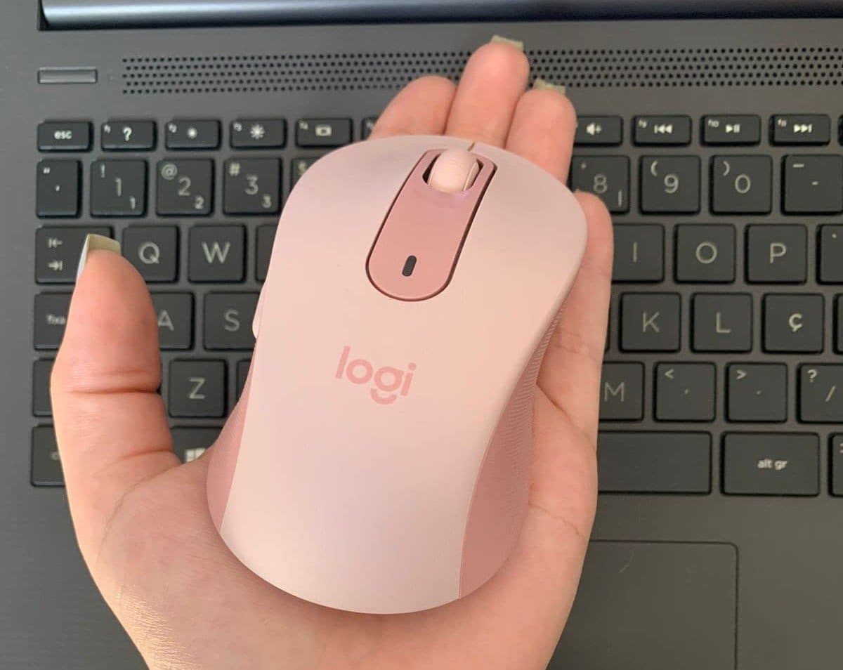 Mouse Sem Fio Logitech Signature M650 com Design de Tamanho Compacto, Clique Silencioso, Botões Laterais Personalizáveis, Conexão USB e Bluetooth