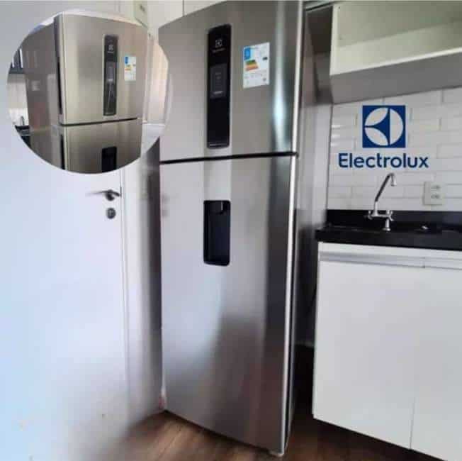 Geladeira Electrolux Frost Free Inverter 389L Água na Porta AutoSense cor Inox Look (IW43S)