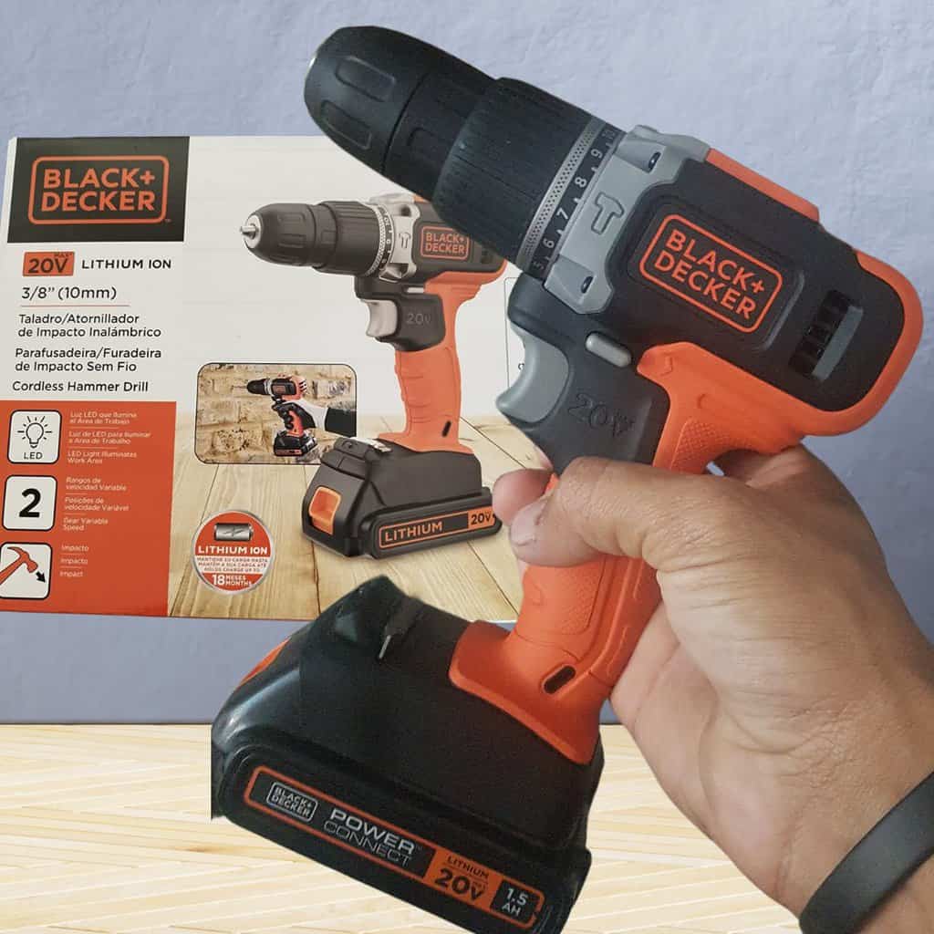 Black Decker Furadeira e Parafusadeira VRR com 2 velocidades, Furadeira de Impacto 360 RPM a 1.400 RPM, 110V, Modelo ‎BCD704C1, 20V