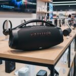 Caixa de Som Boombox Plus AIWA BBS-01-B 200W Bluetooth 5.3-200W RMS – 30 Horas de Bateria – Resistente à Poeira e Água – Preto