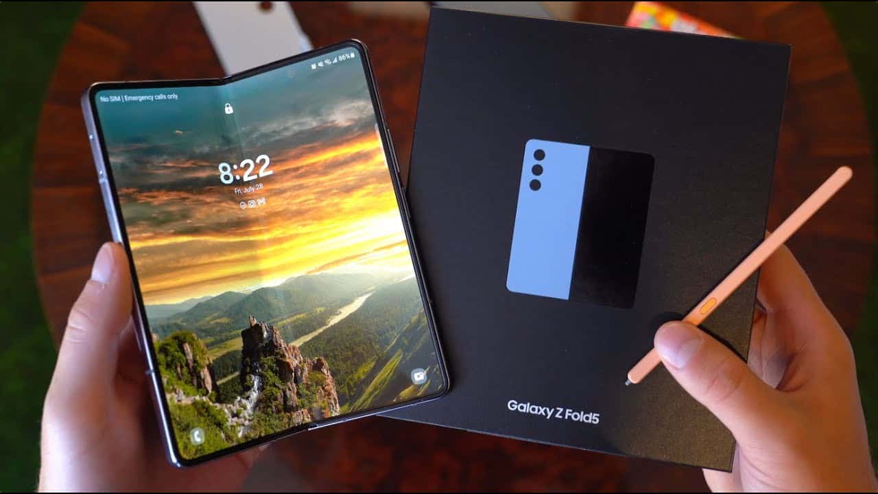 Smartphone Samsung Galaxy Z Fold5 5G 512GB 12GB ram Câmera Tripla 50MP + 12MP + 10MP Selfie 10MP Tela 7.6