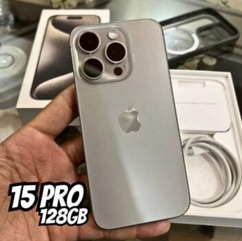 Apple iPhone 15 Pro 128GB - Titânio Natural