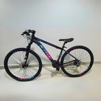Bicicleta aro 29 KRW S60 Mountain Bike 24 velocidads câmbios Shimano Freio a Disco Suspensão dianteira Preto Azul e Rosa Tamanho quadro 15.5