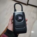 Bomba De Ar Car Air Pump Mini Compressor Portátil Calibra Encher Pneu De Carro Bike Moto Cor Preto USB