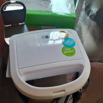 Sanduicheira Grill Elétrica Cadence SAN265 Toast&grill Antiaderente Cor Branco 220V