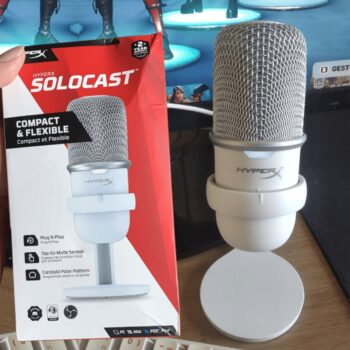 Microfone Condensador USB HyperX Solocast - Alta Resolução de 24 bits/96 kHz, Sensor de Toque-para-Silenciar com indicador de LED, Cardióide, para Streaming, Podcasts, Jogos, Branco (519T2AA)