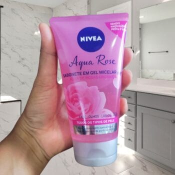 NIVEA Aqua Rose 3 em 1 150ml - Sabonete, Esfoliante e Máscara Facial - Com argila branca, ácido hialurônico e água de rosas orgânica