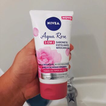 NIVEA Aqua Rose 3 em 1 150ml - Sabonete, Esfoliante e Máscara Facial - Com argila branca, ácido hialurônico e água de rosas orgânica