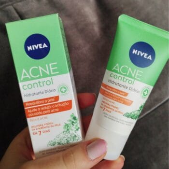NIVEA Hidratante Facial Acne Control 50g - Ajuda a combater 99% das bactérias causadoras da acne
