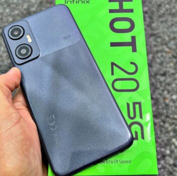 Smartphone Infinix Hot 20 128GB Preto 5G MediaTek Dimensity 810 4GB RAM 6,6" Câm. Dupla + Selfie 8MP Dual Chip
