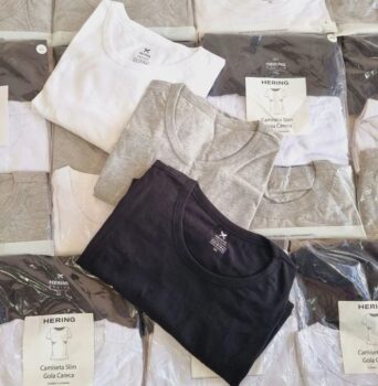Kit Camisetas Hering Básicas Com 3 Peças Masculinas - Branco+Preto