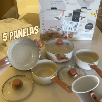 Oikos - Jogo com 5 Panelas Antiaderentes de Revestimento Cerâmica com Tampa de Vidro Terrara Bege com 5 Camadas para Fogão a Gás, Elétricos, Cerâmicos e Halogênio