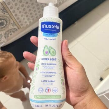 Mustela Bebê Hydra Bebê e Criança 300Ml - Hidratante Corporal e Rosto Infantil Feito Com 97% De Ingredientes De Origem Natural Seguro Desde O Nascimento
