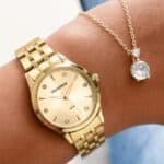 Promotop: As melhores Promoções,cupons e descontos! Kit Relógio Mondaine Feminino Dourado com Colar e Brincos 32610LPMKDE1K1