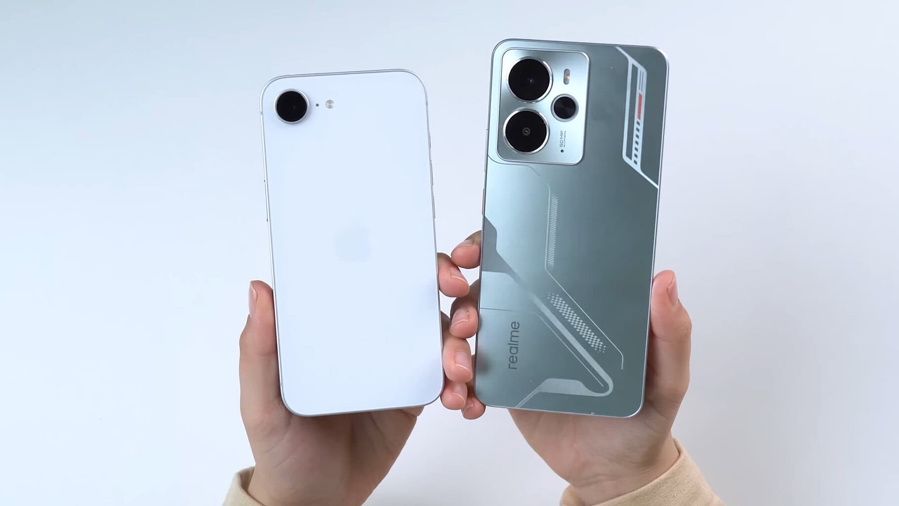 Realme 14 5G vs iPhone 16e: Qual é o Melhor para Comprar em 2025? Realme 14 5G vs iPhone 16e: Qual é o Melhor para Comprar em 2025?