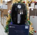Fritadeira Elétrica sem oleo Electrolux Airfryer 3,2L 8 receitas pré-sugeridas desligamento automático cesto removivel 1400W EAF15 preta 220v por Rita Lobo