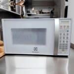 Micro-ondas MTO30 20L Com Função Tira Odor e Descongelar Cor Branco Electrolux
