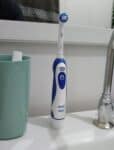 Oral-B Power, Escova de Dentes Elétrica, Remove mais Placa que uma Escova Manual, cor Branca