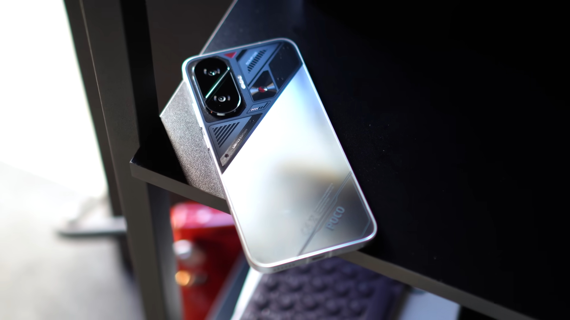 Poco F7: Unboxing e Impressões do Smartphone com Melhor Custo-Benefício de 2025