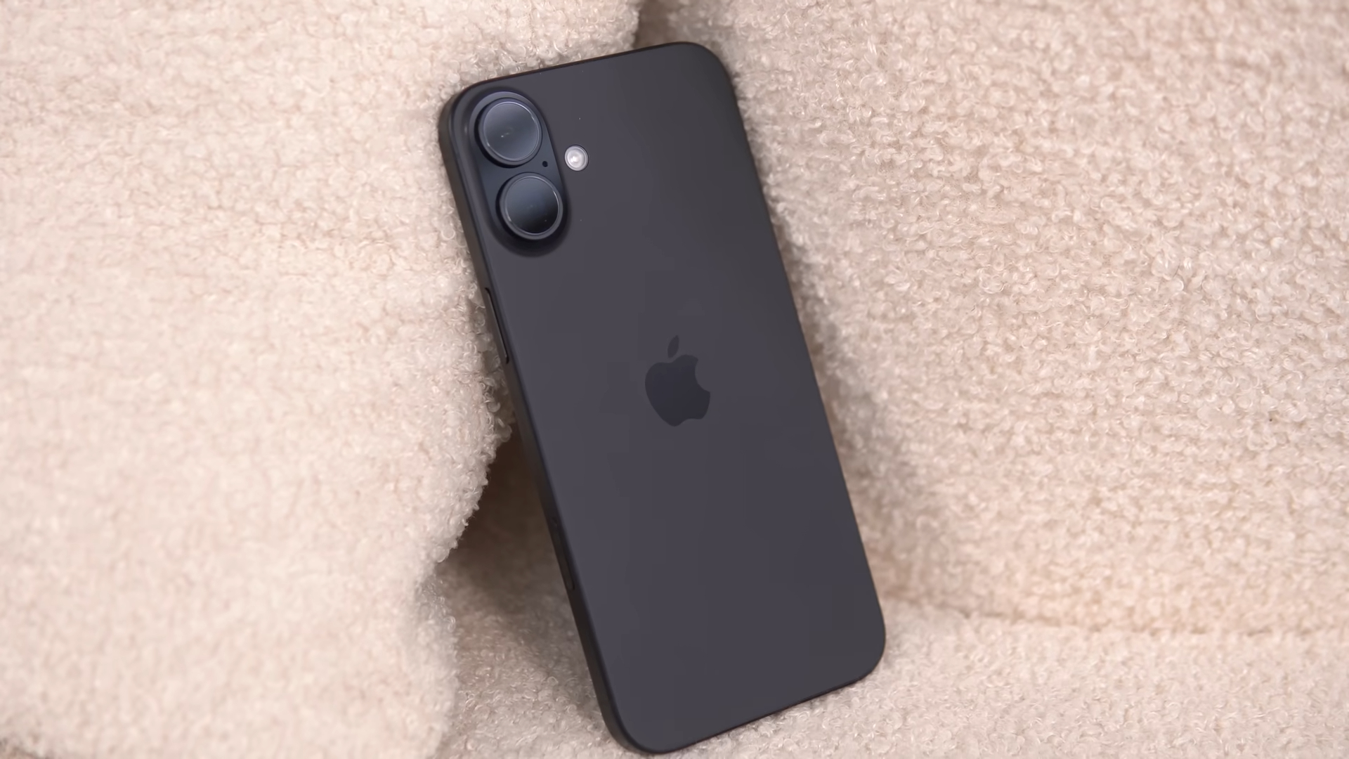 iPhone 16 Plus Vale a Pena em 2025? Veja o Review Completo Após 1 Ano de Uso iPhone 16 Plus Vale a Pena em 2025? Veja o Review Completo Após 1 Ano de Uso