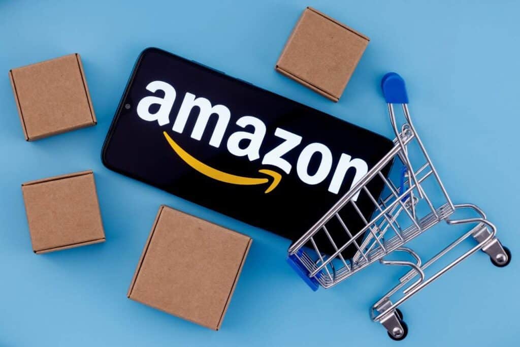 Novo golpe de “taxas extras” em compras na Amazon USA: entenda e saiba como se proteger