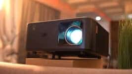 Yaber K2s: Projetor Inteligente 4K com Som JBL e Android TV