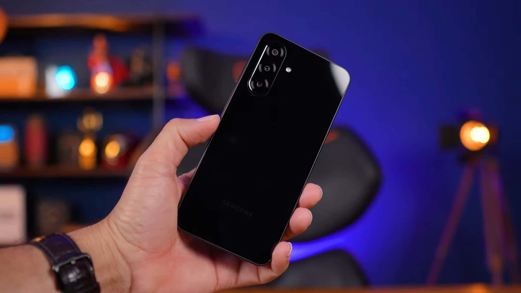 Samsung Galaxy A26 5G de 256GB: Unboxing, Impressões e Vale a Pena? Samsung Galaxy A26 5G de 256GB: Unboxing, Impressões e Vale a Pena?