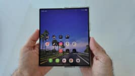 Celulares dobráveis em 2025 valem a pena? Prós, contras e para quem fazem sentido